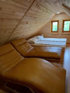 Llit o llits en una habitació de Tubej superior wellness house