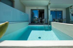 Bazén v ubytování Incognito Creta Luxury Suites and More nebo v jeho okolí