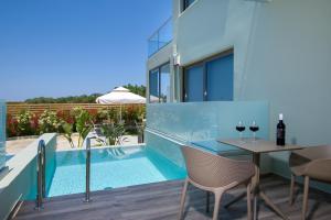 Bazén v ubytování Incognito Creta Luxury Suites and More nebo v jeho okolí