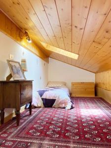 A bed or beds in a room at Appartamento con Terrazzo Panoramico vicino al Centro di Folgaria