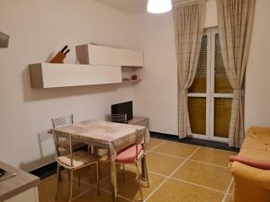 a kitchen with a table and chairs in a room at Appartamento Il Cigno in Rapallo