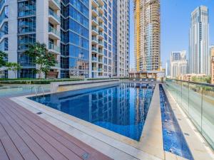 Piscina a Spacious Art Deco Apt with Burj & Canal Views o a prop