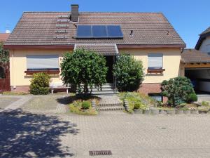 a house with a solar panel on the front of it at Ferienwohnung Astor zwischen Rhein und Mosel in Plaidt