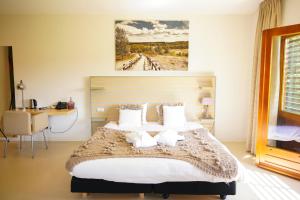 Postel nebo postele na pokoji v ubytování Boshotel Overberg