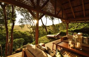 Balkón alebo terasa v ubytovaní ChamGaia off-grid eco-villa