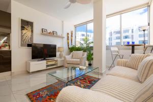 Foto da galeria de CANARIAN HOLIDAY HOME - Luxury Condo near Yumbo em San Bartolomé