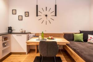 Kuchyň nebo kuchyňský kout v ubytování Luisl Hof - Apartment Herbae