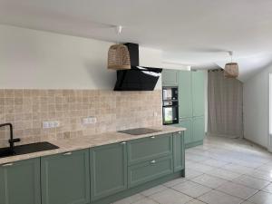 A cozinha ou cozinha compacta de Locations Ile de Ré