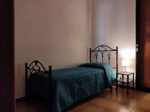 מיטה או מיטות בחדר ב-Il Patio - Villa indipendente con ampio cortile e giardino interno