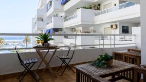 Balkón nebo terasa v ubytování Estepona Marina with Sea Views, Pool and Parking