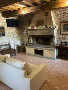 a living room with a couch and a fireplace at Caiferri Agriturismo in Gubbio