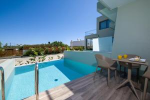Bazén v ubytování Incognito Creta Luxury Suites and More nebo v jeho okolí