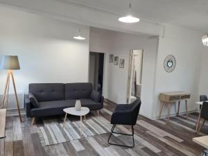 Coin salon dans l'établissement Superbe appartement 3 pièces en centre ville