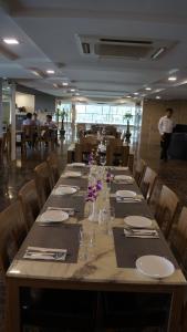 A restaurant or other place to eat at Hotel Parami