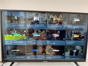 Telewizja i/lub zestaw kina domowego w obiekcie Le TAYLOR Hypercentre, Spacieux & Lumineux