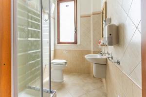 A bathroom at Hotel dei Tacchi