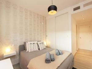 Posteľ alebo postele v izbe v ubytovaní 2 bedroom Penthouse with a private 360 rooftop terrace with sea and mountain views