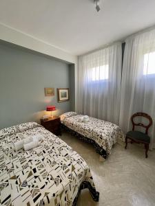 Posteľ alebo postele v izbe v ubytovaní 4 Balconi House-Elegante dimora nel centro storico