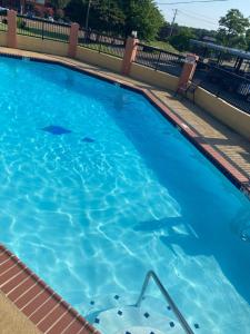 Bazén v ubytování Days Inn by Wyndham Hernando nebo v jeho okolí