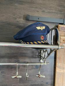 a blue hat on a shelf on a table at Gleis 1, Eisenbahn Waggon mit Whirlpool und Ofen in Dahlem