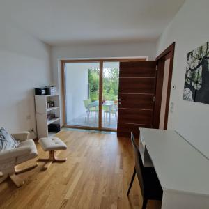 TV a/nebo společenská místnost v ubytování Comfy Plaza