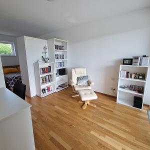 Knihovna v apartmánu