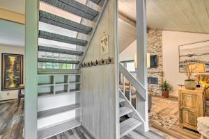 Fotografie z fotogalerie ubytování Cortland Abode 1 Mi to Greek Peak Mountain Resort v destinaci Cortland