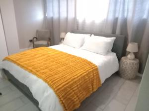 A bed or beds in a room at Cape Town - Bo Kaap- 2 Bedroom Cozy Apartment