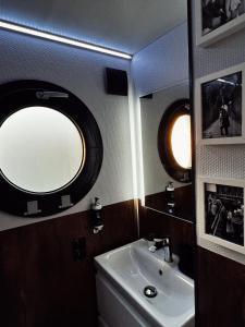La Maison Bateau Sotogrande的一间浴室
