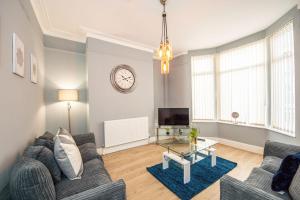 a living room with a couch and a table at Modern Leisure Property & Families & Anfield & Free Parking in Liverpool
