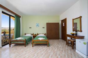 Postel nebo postele na pokoji v ubytování Hotel Eleni Anagros