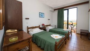 Postel nebo postele na pokoji v ubytování Hotel Eleni Anagros