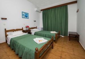 Postel nebo postele na pokoji v ubytování Hotel Eleni Anagros