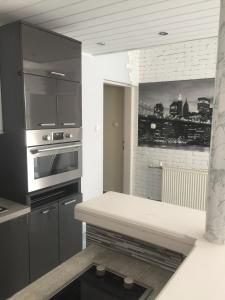Kuchyňa alebo kuchynka v ubytovaní Gyöngyi Apartman