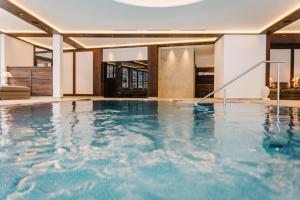 Bazén v ubytování Hotel Bräu nebo v jeho okolí