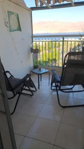 Een balkon of terras bij Appartement à Eilat vue mer