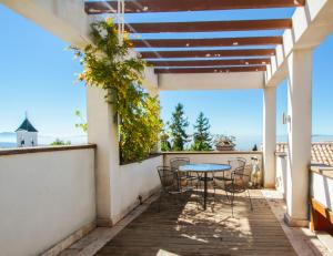 Un balcón o terraza de Apartamentos Turísticos Aguas de Viznar