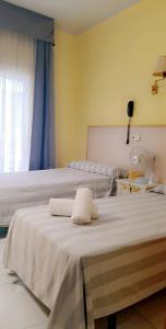 a hotel room with a bed, table and a lamp at Hostal Alhambra Tarragona in Tarragona