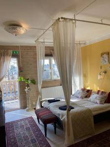 Katil atau katil-katil dalam bilik di Kolmårdsgården B&B