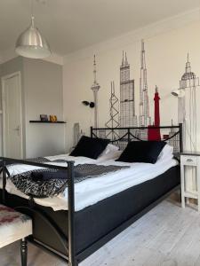 Katil atau katil-katil dalam bilik di Kolmårdsgården B&B