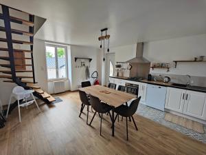 Kuchyňa alebo kuchynka v ubytovaní L'OASIS - Maison rénovée à 10 min de Beauval
