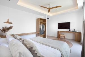 a bedroom with a bed and a flat screen tv at Maya Beach Resort in Massa Lubrense