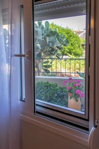 A balcony or terrace at The Prickly Pear Apartment