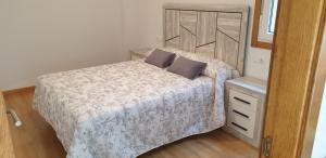 Łóżko lub łóżka w pokoju w obiekcie Piso puerto Foz