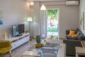 A television and/or entertainment centre at The Prickly Pear Apartment