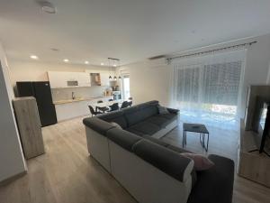 Kuchyňa alebo kuchynka v ubytovaní Eva Apartment 2