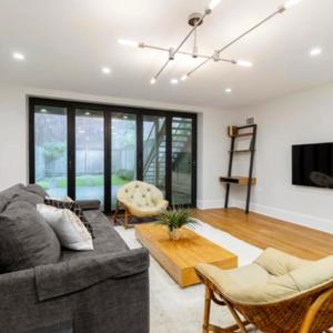 a living room with a couch and a table at Spectacular vacation home with excellent location in New York in New York