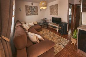 Televízia a/alebo spoločenská miestnosť v ubytovaní Buddhalounge Apartments