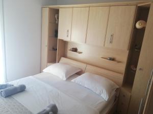 Postel nebo postele na pokoji v ubytování Alnea