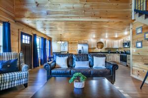 Imagen de la galería de Bandit Lodge BRAND NEW CABIN w Pool, en Sevierville